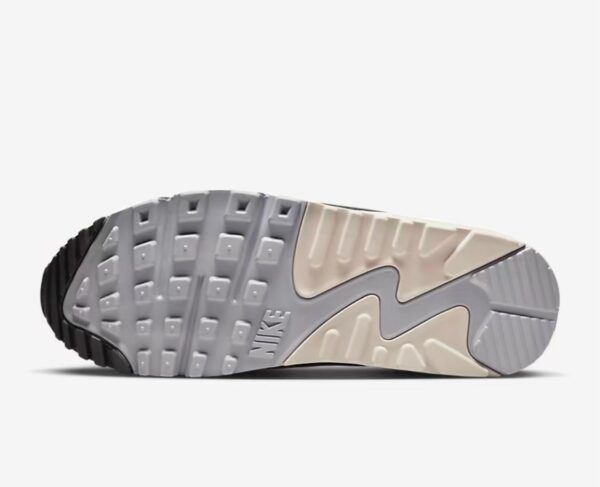 ⁦Nike Air Max 90 Futura⁩ – תמונה ⁦2⁩